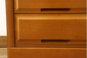 チェストを小さくリメイク!高さと幅をリサイズ。中段の天板を移設し、引き出しには新たに手掛けを彫り、ソフトクローズ・耐震ロック仕様に。