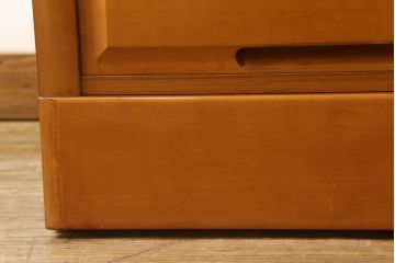 チェストを小さくリメイク!高さと幅をリサイズ。中段の天板を移設し、引き出しには新たに手掛けを彫り、ソフトクローズ・耐震ロック仕様に。