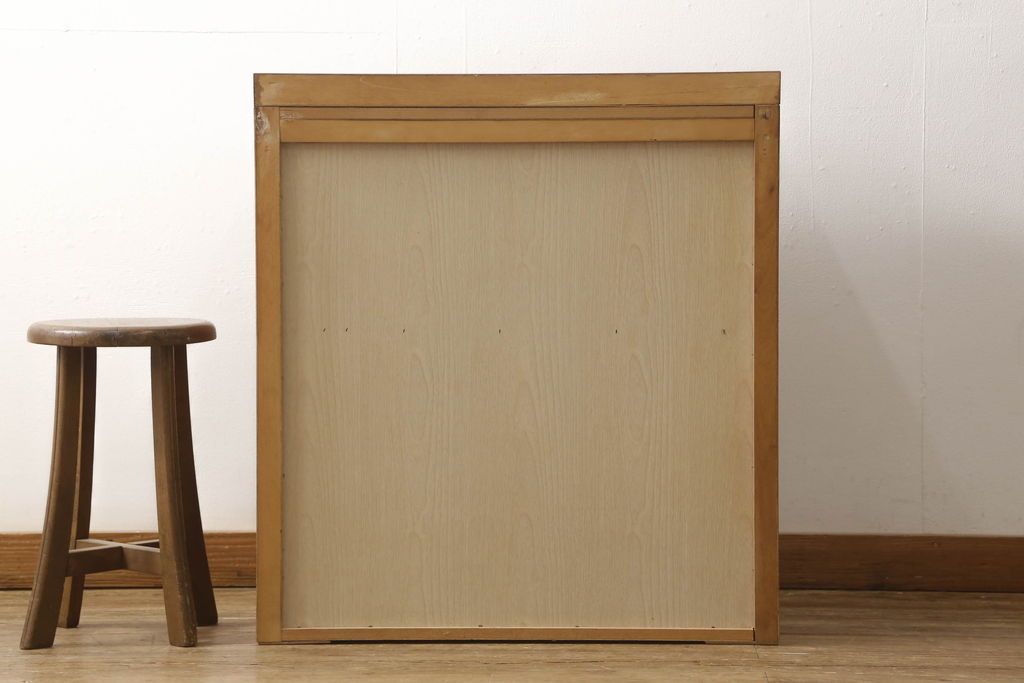 チェストを小さくリメイク!高さと幅をリサイズ。中段の天板を移設し、引き出しには新たに手掛けを彫り、ソフトクローズ・耐震ロック仕様に。