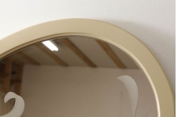 姿見を壁掛け仕様にリメイク!木枠は白ベースの色味にペイント。面取りは、内側を内丸面(大)、外側をシンプルな丸面取りにて。