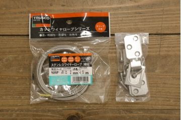 姿見を壁掛け仕様にリメイク!木枠は白ベースの色味にペイント。面取りは、内側を内丸面(大)、外側をシンプルな丸面取りにて。