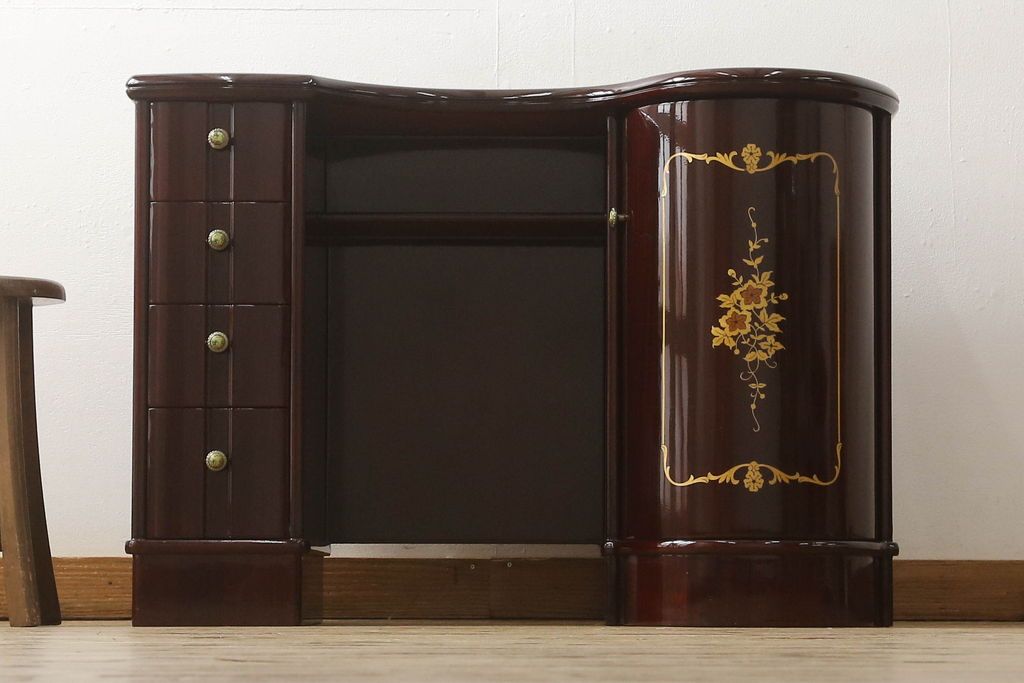 ドレッサーを綺麗に再生!高品質リペアを施し、天板の穴埋め修理。現状をベースに着色仕上げ。