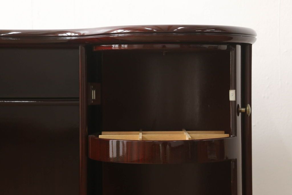 ドレッサーを綺麗に再生!高品質リペアを施し、天板の穴埋め修理。現状をベースに着色仕上げ。