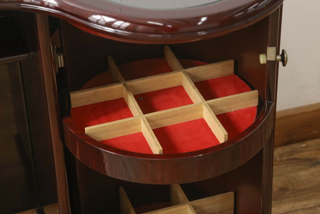 ドレッサーを綺麗に再生!高品質リペアを施し、天板の穴埋め修理。現状をベースに着色仕上げ。