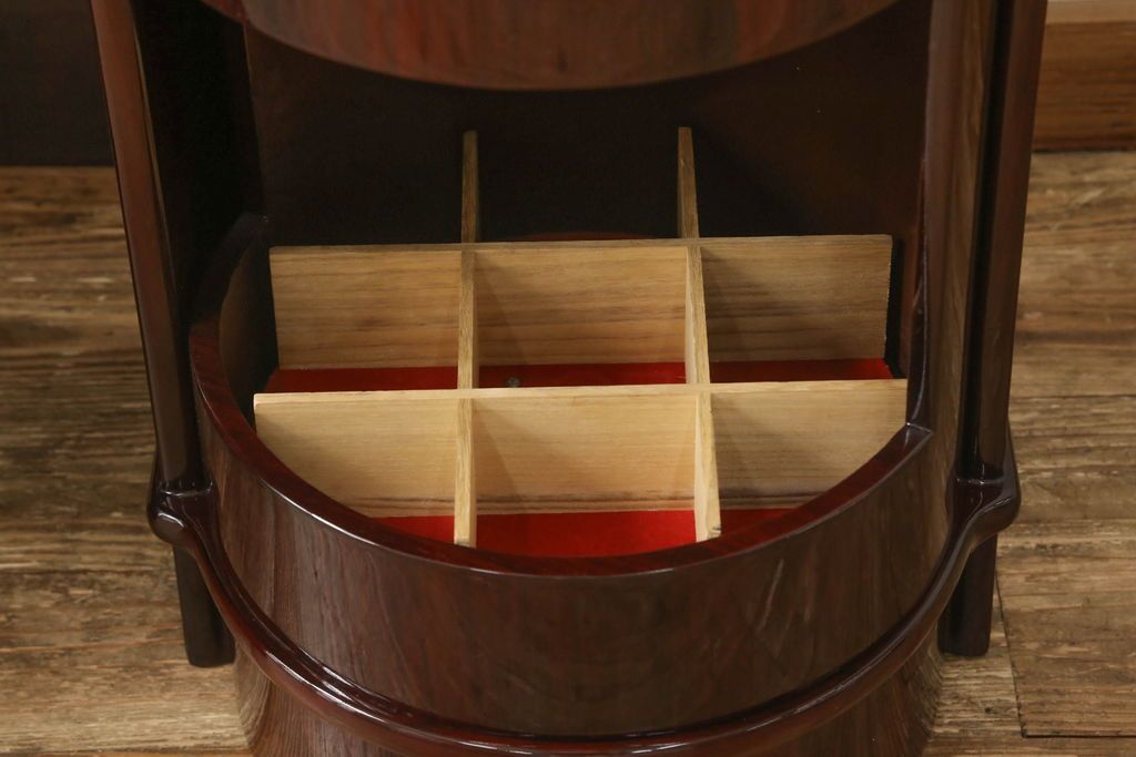 ドレッサーを綺麗に再生!高品質リペアを施し、天板の穴埋め修理。現状をベースに着色仕上げ。