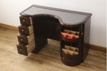 ドレッサーを綺麗に再生!高品質リペアを施し、天板の穴埋め修理。現状をベースに着色仕上げ。