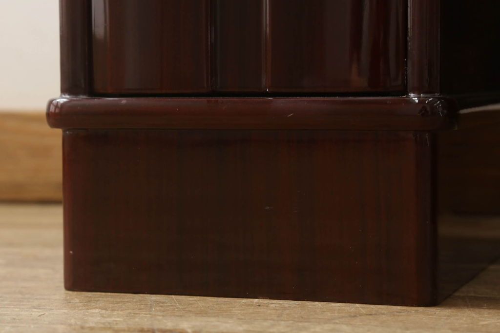 ドレッサーを綺麗に再生!高品質リペアを施し、天板の穴埋め修理。現状をベースに着色仕上げ。