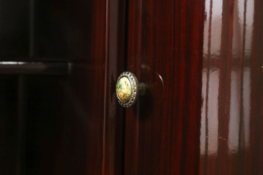 ドレッサーを綺麗に再生!高品質リペアを施し、天板の穴埋め修理。現状をベースに着色仕上げ。