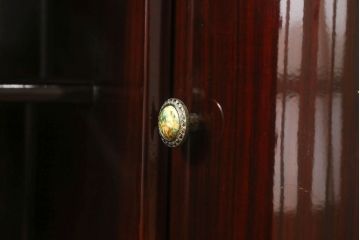 ドレッサーを綺麗に再生!高品質リペアを施し、天板の穴埋め修理。現状をベースに着色仕上げ。