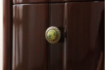 ドレッサーを綺麗に再生!高品質リペアを施し、天板の穴埋め修理。現状をベースに着色仕上げ。