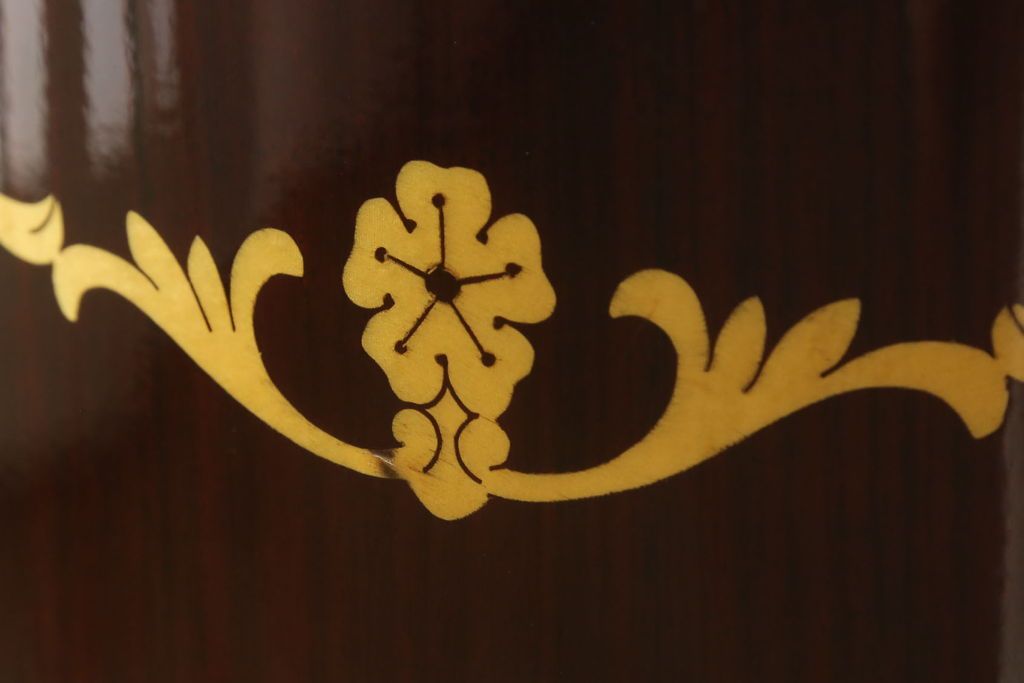 ドレッサーを綺麗に再生!高品質リペアを施し、天板の穴埋め修理。現状をベースに着色仕上げ。