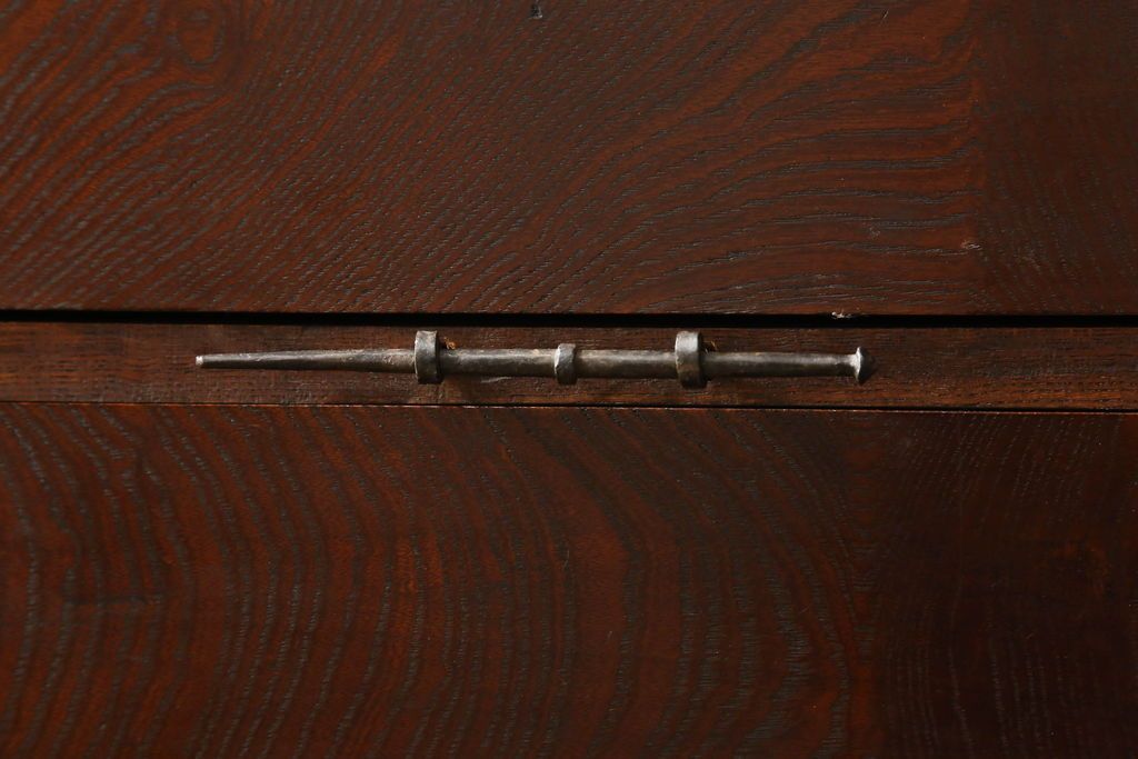 重ね箪笥を綺麗に再生!高品質リペアを施し、雰囲気を損なわないように修理。現状の雰囲気を残した仕上げに。