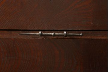 重ね箪笥を綺麗に再生!高品質リペアを施し、雰囲気を損なわないように修理。現状の雰囲気を残した仕上げに。