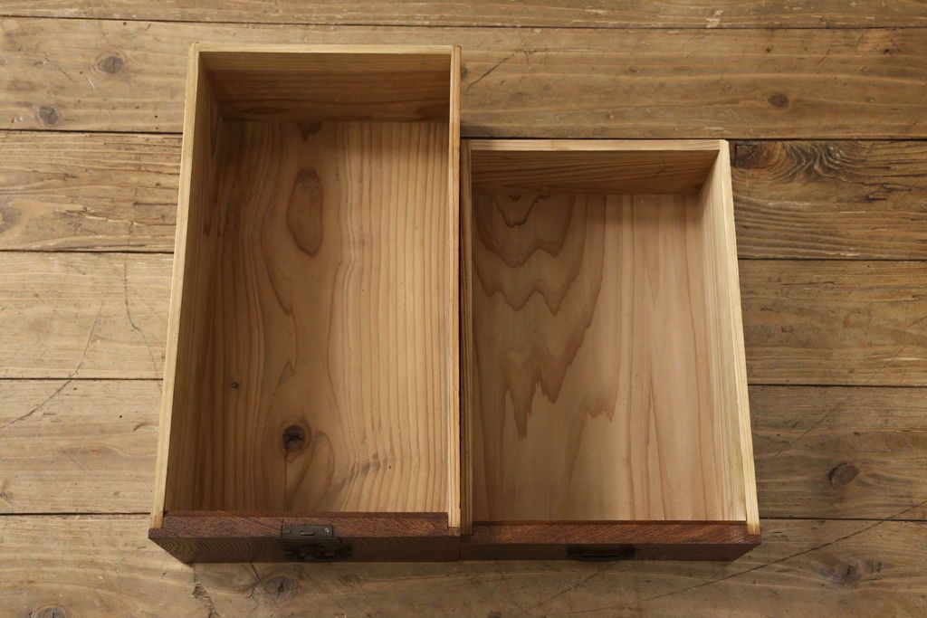 重ね箪笥を綺麗に再生!高品質リペアを施し、雰囲気を損なわないように修理。現状の雰囲気を残した仕上げに。