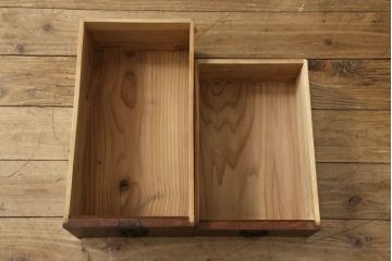 重ね箪笥を綺麗に再生!高品質リペアを施し、雰囲気を損なわないように修理。現状の雰囲気を残した仕上げに。