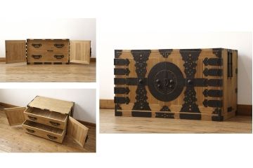 2段重ね桐箪笥をローチェストとローボードにリメイク!上段は高品質リペア。下段はヒノキ材の天板、木製脚を取り付け。どちらも木地色仕上げに。