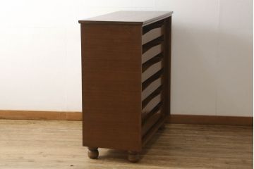 箪笥を両面カウンター型食器棚にリメイク!扉を外して引き出しをオープンに。ヒノキ無垢材の天板と脚を取り付け。引き出し底板を補強し背面をリペア。