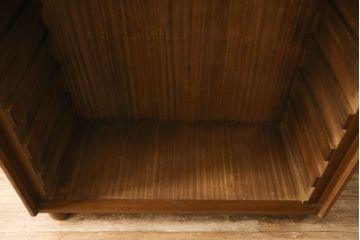 箪笥を両面カウンター型食器棚にリメイク!扉を外して引き出しをオープンに。ヒノキ無垢材の天板と脚を取り付け。引き出し底板を補強し背面をリペア。