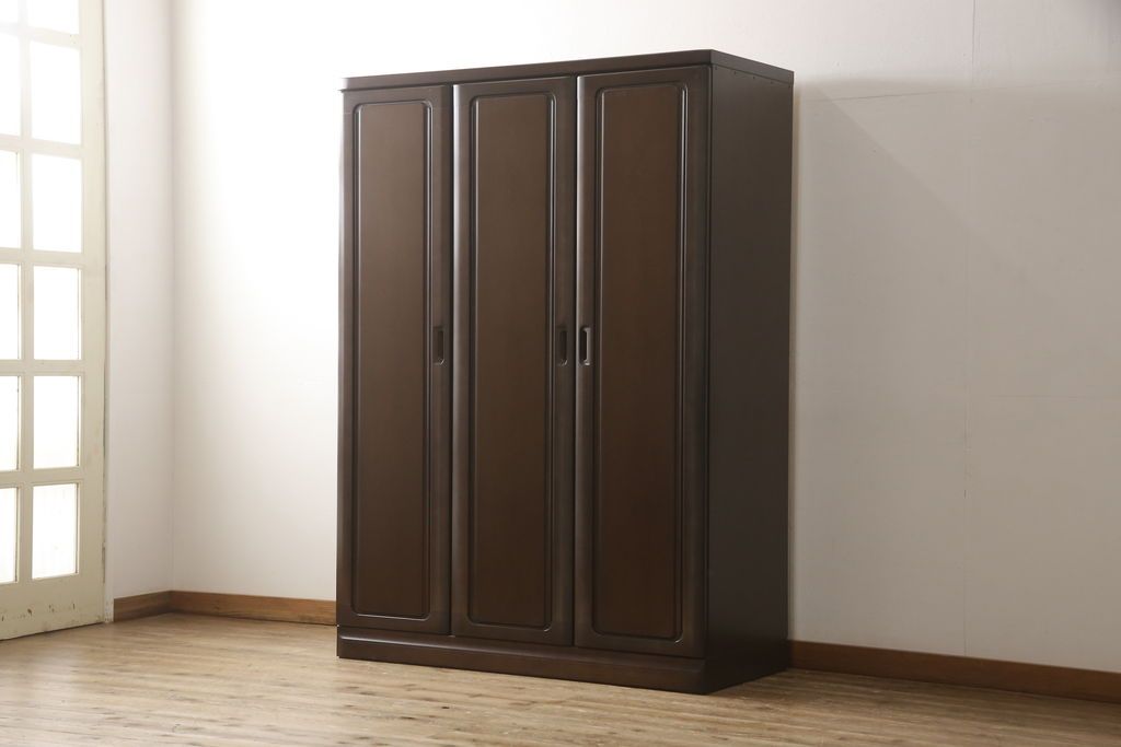 ワードローブを低くリメイク!高さをリサイズし、必要に応じてポール、金具を移設。元の色味を活かした仕上げに。