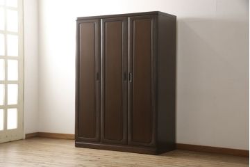 ワードローブを低くリメイク!高さをリサイズし、必要に応じてポール、金具を移設。元の色味を活かした仕上げに。