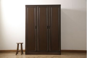 ワードローブを低くリメイク!高さをリサイズし、必要に応じてポール、金具を移設。元の色味を活かした仕上げに。