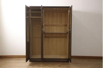 ワードローブを低くリメイク!高さをリサイズし、必要に応じてポール、金具を移設。元の色味を活かした仕上げに。