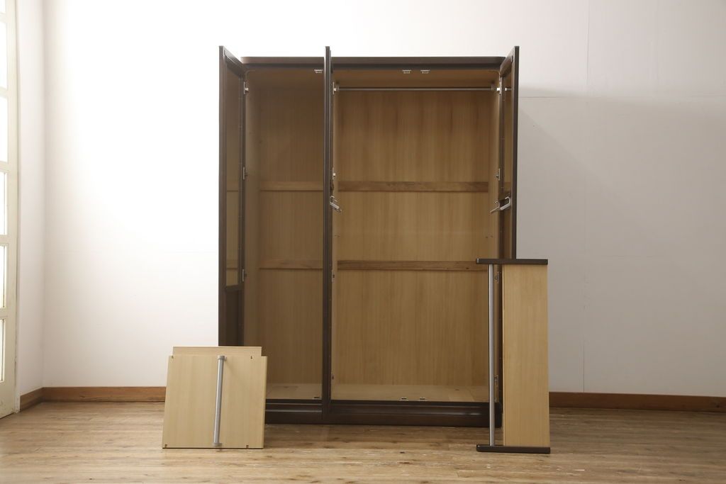 ワードローブを低くリメイク!高さをリサイズし、必要に応じてポール、金具を移設。元の色味を活かした仕上げに。