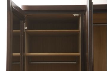 ワードローブを低くリメイク!高さをリサイズし、必要に応じてポール、金具を移設。元の色味を活かした仕上げに。