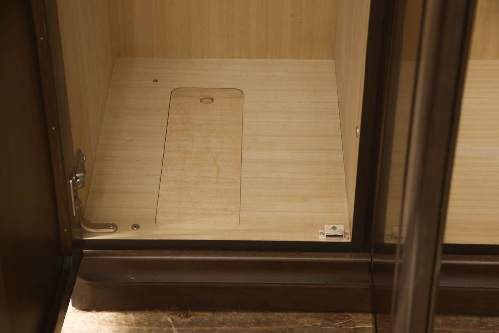 ワードローブを低くリメイク!高さをリサイズし、必要に応じてポール、金具を移設。元の色味を活かした仕上げに。