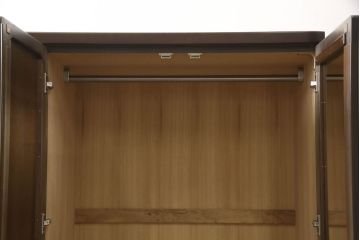 ワードローブを低くリメイク!高さをリサイズし、必要に応じてポール、金具を移設。元の色味を活かした仕上げに。