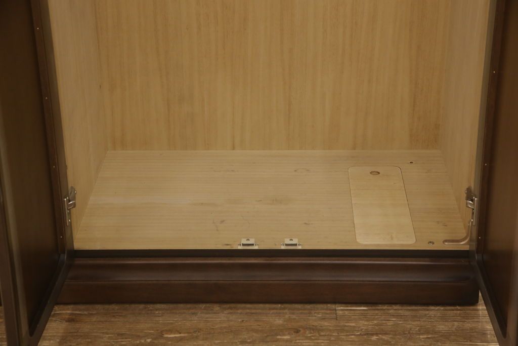 ワードローブを低くリメイク!高さをリサイズし、必要に応じてポール、金具を移設。元の色味を活かした仕上げに。