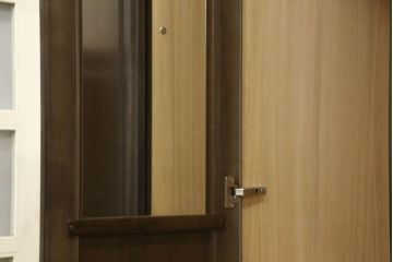 ワードローブを低くリメイク!高さをリサイズし、必要に応じてポール、金具を移設。元の色味を活かした仕上げに。