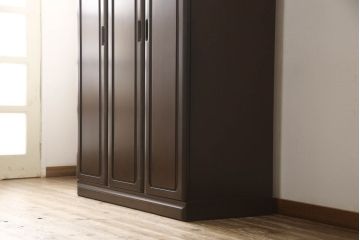 ワードローブを低くリメイク!高さをリサイズし、必要に応じてポール、金具を移設。元の色味を活かした仕上げに。