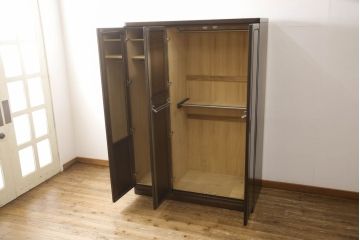 ワードローブを低くリメイク!高さをリサイズし、必要に応じてポール、金具を移設。元の色味を活かした仕上げに。