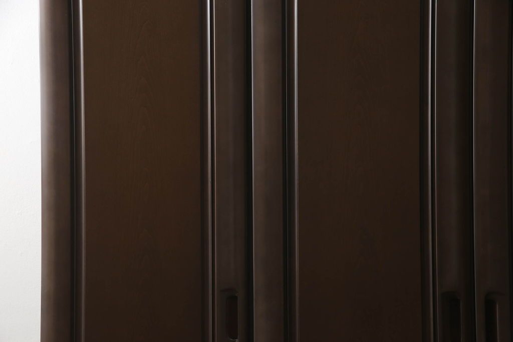 ワードローブを低くリメイク!高さをリサイズし、必要に応じてポール、金具を移設。元の色味を活かした仕上げに。