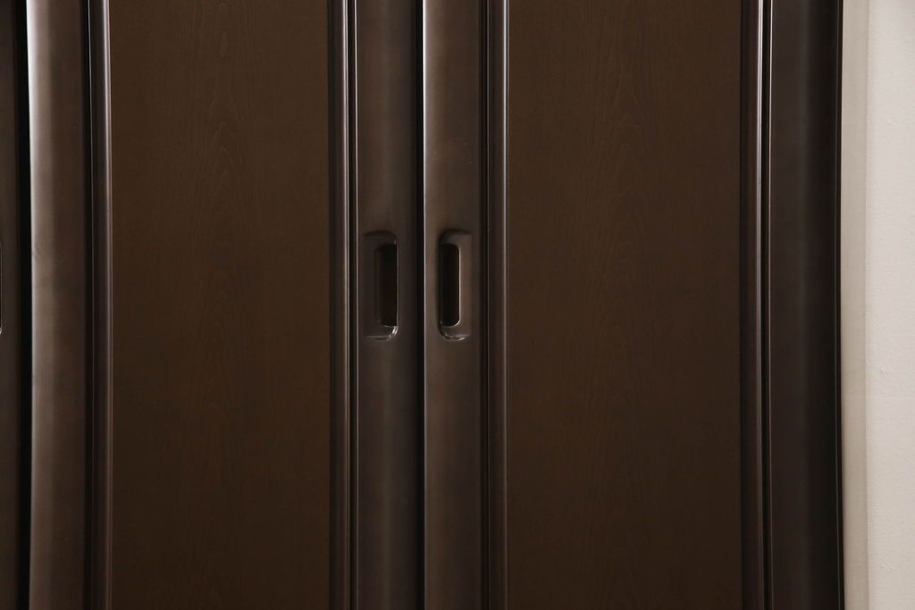 ワードローブを低くリメイク!高さをリサイズし、必要に応じてポール、金具を移設。元の色味を活かした仕上げに。