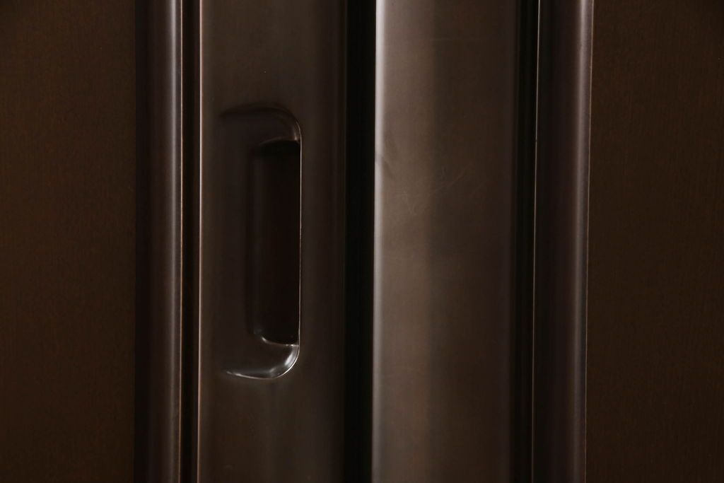 ワードローブを低くリメイク!高さをリサイズし、必要に応じてポール、金具を移設。元の色味を活かした仕上げに。