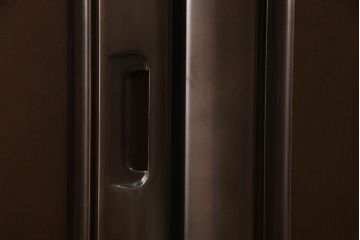 ワードローブを低くリメイク!高さをリサイズし、必要に応じてポール、金具を移設。元の色味を活かした仕上げに。