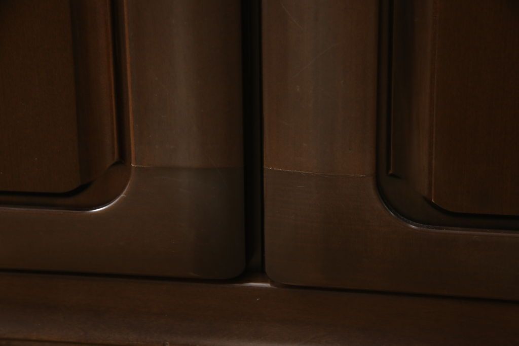 ワードローブを低くリメイク!高さをリサイズし、必要に応じてポール、金具を移設。元の色味を活かした仕上げに。