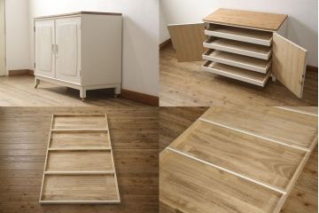 3段重ね桐箪笥を2つのサイドボードとチェストにリメイク!上段、中段はそれぞれ脚を取り付け。中段は衣装盆の欠けを修理。いずれも戸と引き出しの鍵とキャスターを取り付け、天板を設置。天板はブラウン系ステイン塗料、本体はアンティークホワイトでペイント仕上げ。