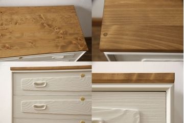 3段重ね桐箪笥を2つのサイドボードとチェストにリメイク!上段、中段はそれぞれ脚を取り付け。中段は衣装盆の欠けを修理。いずれも戸と引き出しの鍵とキャスターを取り付け、天板を設置。天板はブラウン系ステイン塗料、本体はアンティークホワイトでペイント仕上げ。