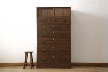 桐箪笥を綺麗に再生!高品質リペアを施し、紛失した取っ手は新たに取り付け。オーク系で着色仕上げ。