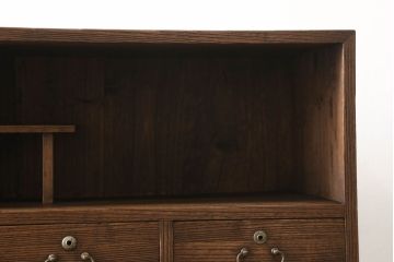 桐箪笥を綺麗に再生!高品質リペアを施し、紛失した取っ手は新たに取り付け。オーク系で着色仕上げ。