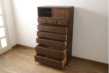 桐箪笥を綺麗に再生!高品質リペアを施し、紛失した取っ手は新たに取り付け。オーク系で着色仕上げ。