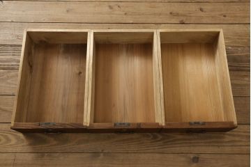 桐箪笥を綺麗に再生!高品質リペアを施し、紛失した取っ手は新たに取り付け。オーク系で着色仕上げ。