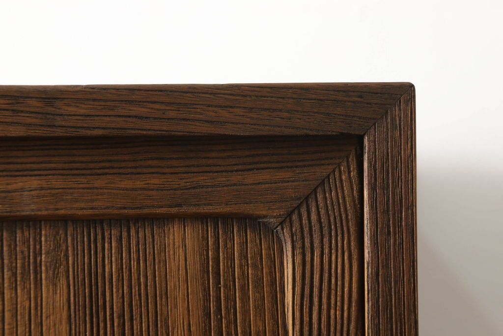 桐箪笥を綺麗に再生!高品質リペアを施し、紛失した取っ手は新たに取り付け。オーク系で着色仕上げ。