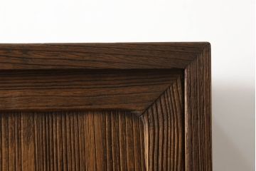 桐箪笥を綺麗に再生!高品質リペアを施し、紛失した取っ手は新たに取り付け。オーク系で着色仕上げ。