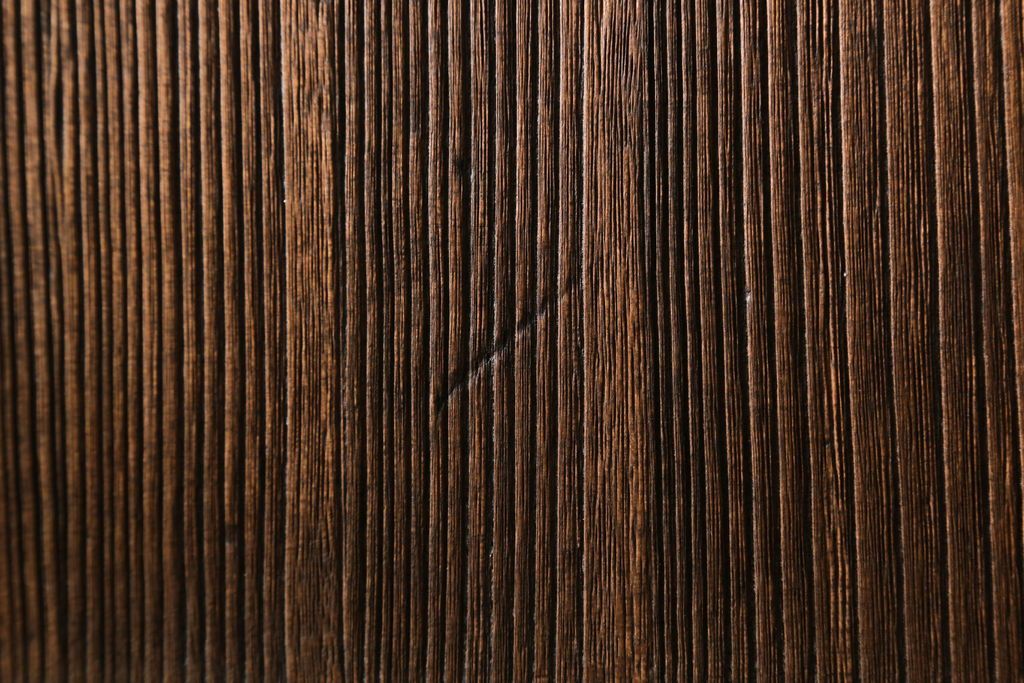 桐箪笥を綺麗に再生!高品質リペアを施し、紛失した取っ手は新たに取り付け。オーク系で着色仕上げ。