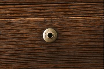 桐箪笥を綺麗に再生!高品質リペアを施し、紛失した取っ手は新たに取り付け。オーク系で着色仕上げ。