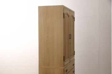 洋服箪笥を小さくリメイク!天板と台輪をカットし、シンプルなものに付け替え。幅も小さくリサイズ。取っ手と鍵穴隠しカバーを交換。塗装を剥離してクリアワックス仕上げ。